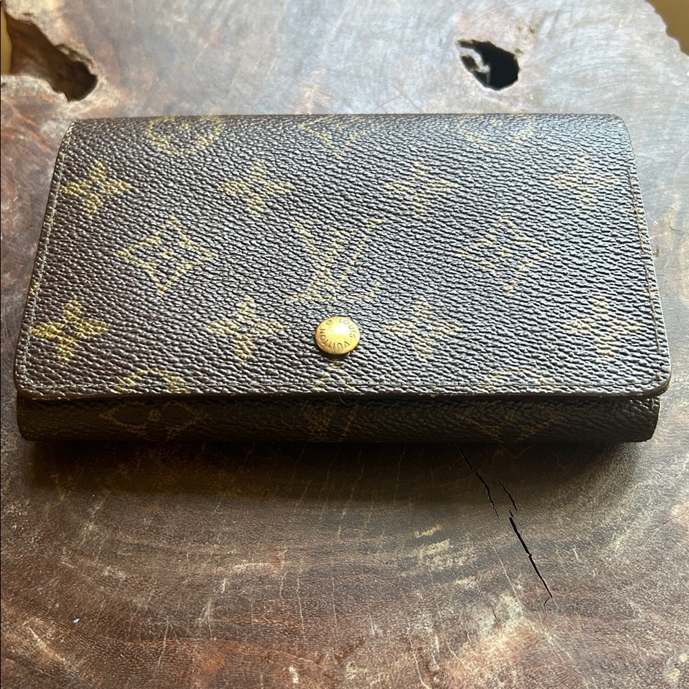 Louis Vuitton Authentic Bifold Brown Monogram Wallet - Excellent Condition!